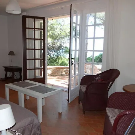 Villa Climatisee 2 Chambres Avec Vue Sur La Mer Et Parking A Cavalaire-Sur-Mer - Fr-1-100-199